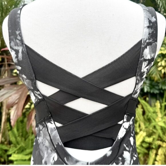 Lululemon Athletics Rise And Flow Tank - Picture 5 of 7